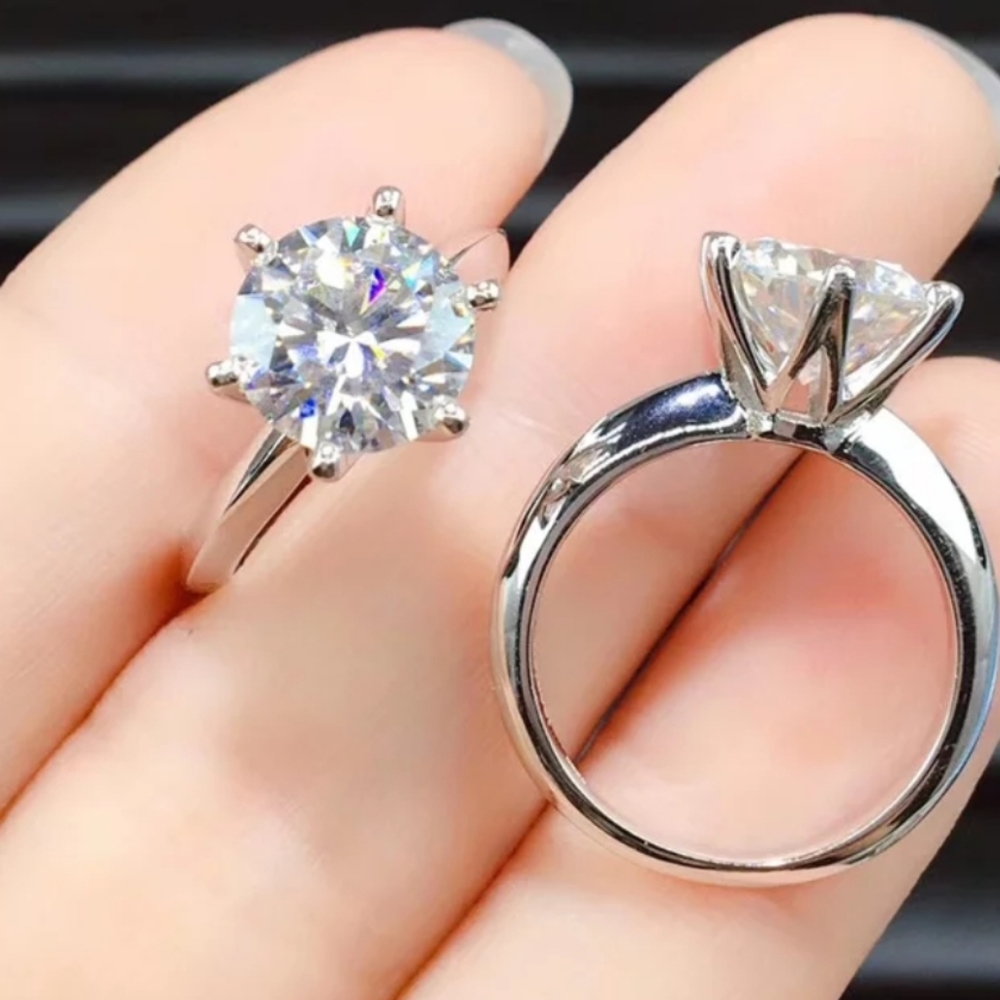 3 TCW GENIUNE D  BRILLIANT WHITE MOISSANITE